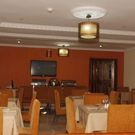 Crown Cottage Hotel Ikeja Luaran gambar