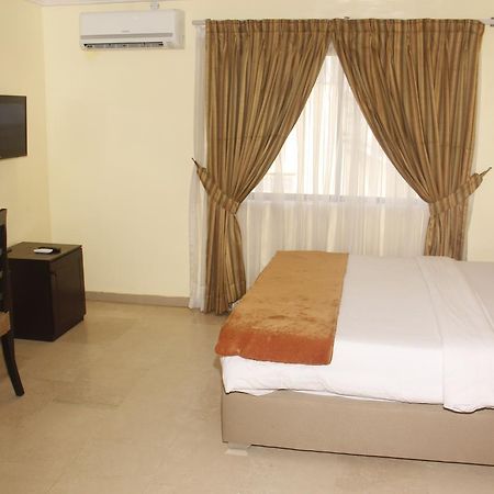 Crown Cottage Hotel Ikeja Luaran gambar
