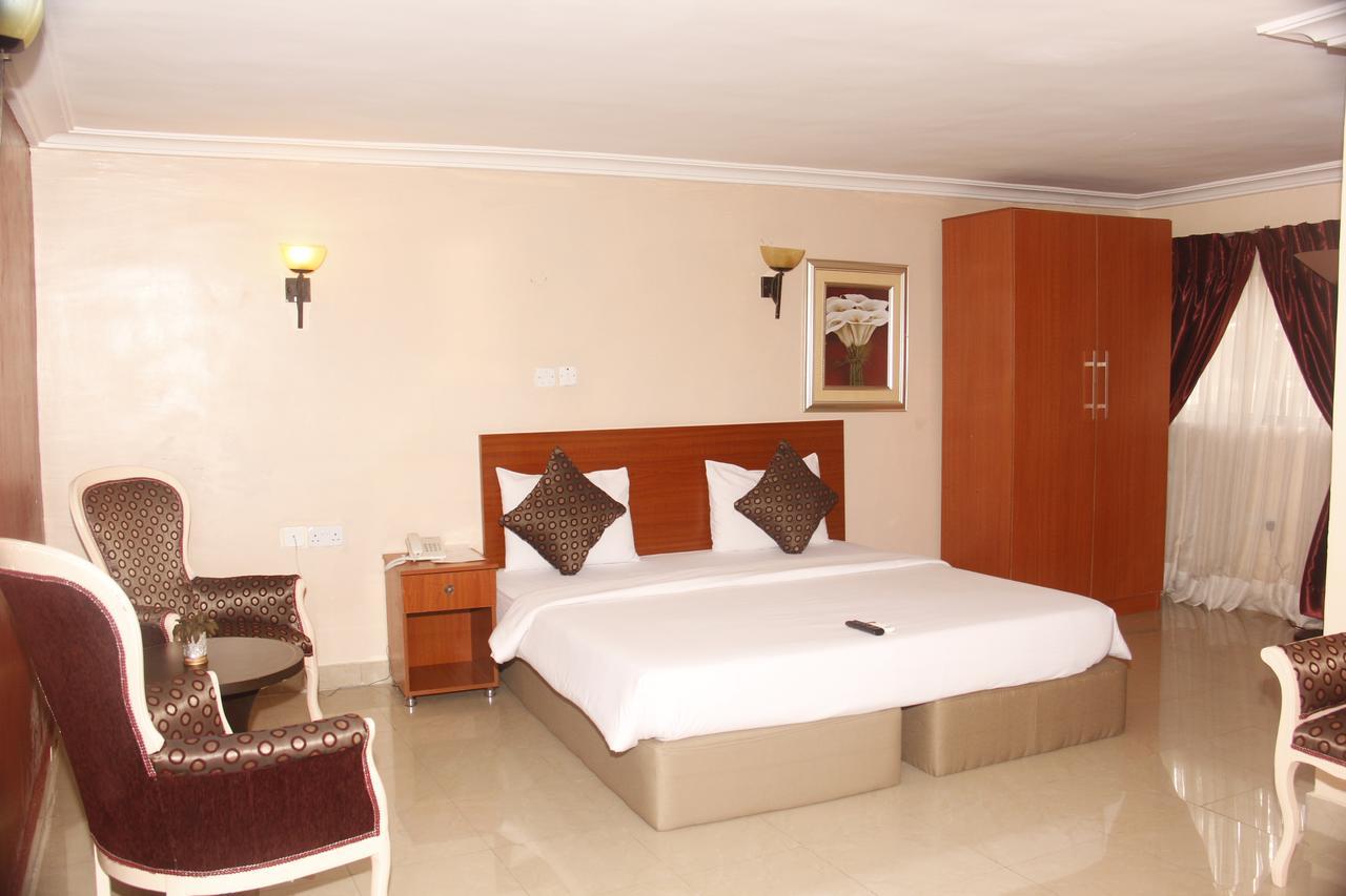 Crown Cottage Hotel Ikeja Luaran gambar
