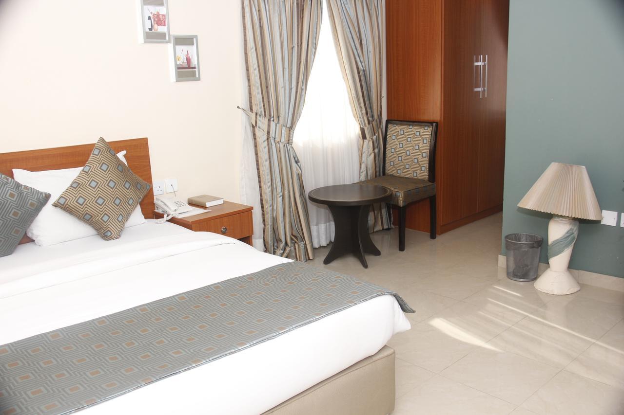 Crown Cottage Hotel Ikeja Luaran gambar