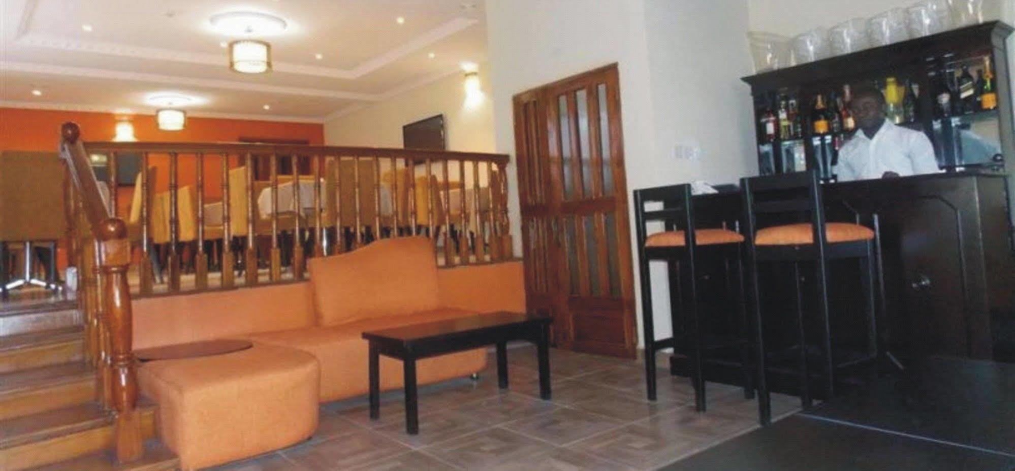 Crown Cottage Hotel Ikeja Luaran gambar