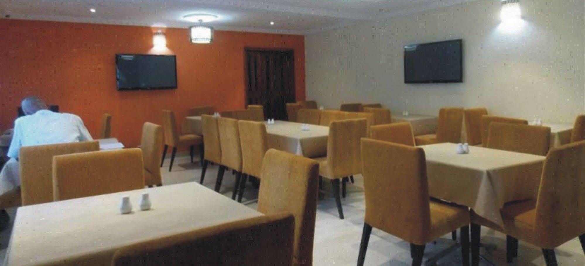 Crown Cottage Hotel Ikeja Luaran gambar